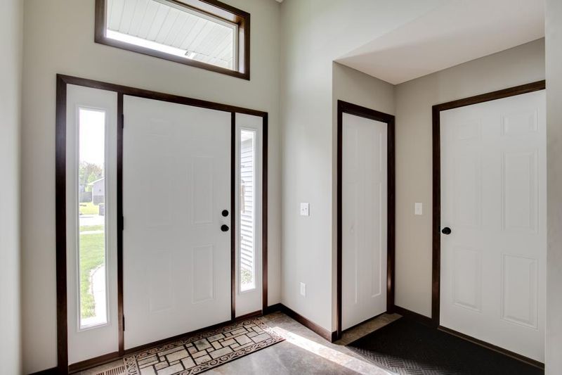 1212 Deer Haven Dr, Isanti, MN 55040