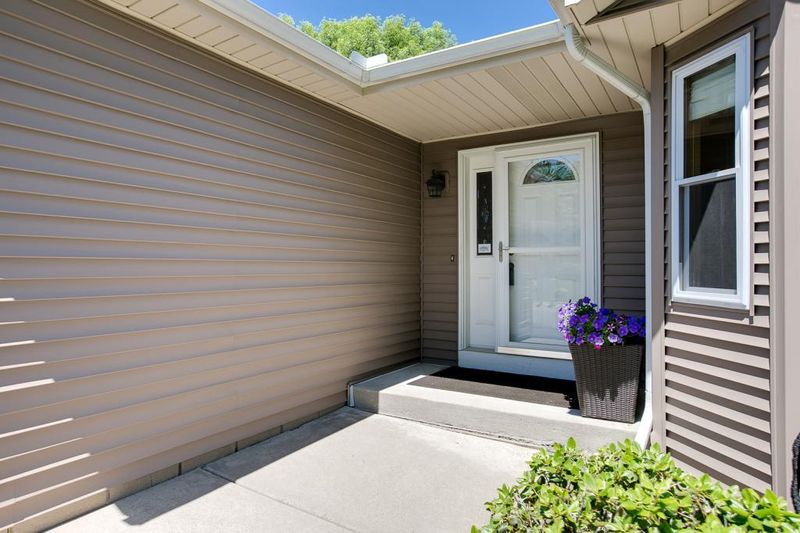 7624 19th St N, Oakdale, MN 55128