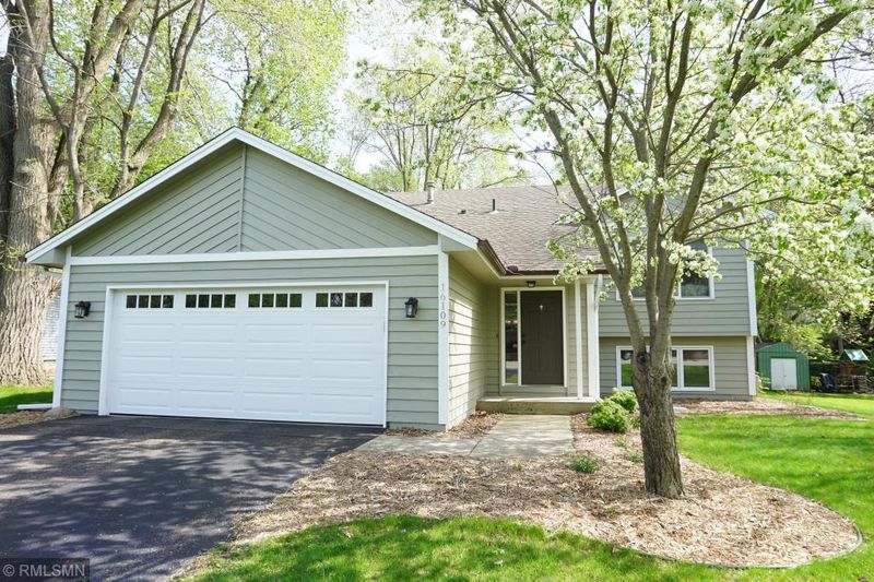 16109 Valley View Rd, Eden Prairie, MN 55344