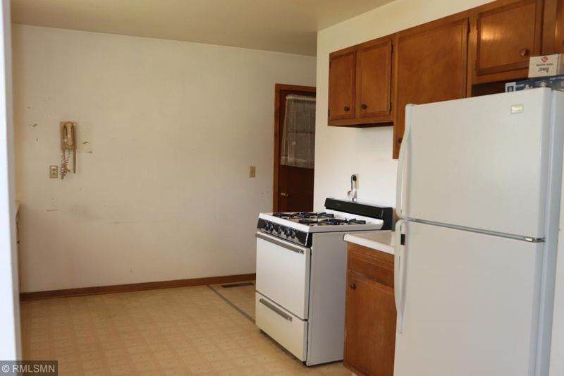 410 E 9th St, Starbuck, MN 56381