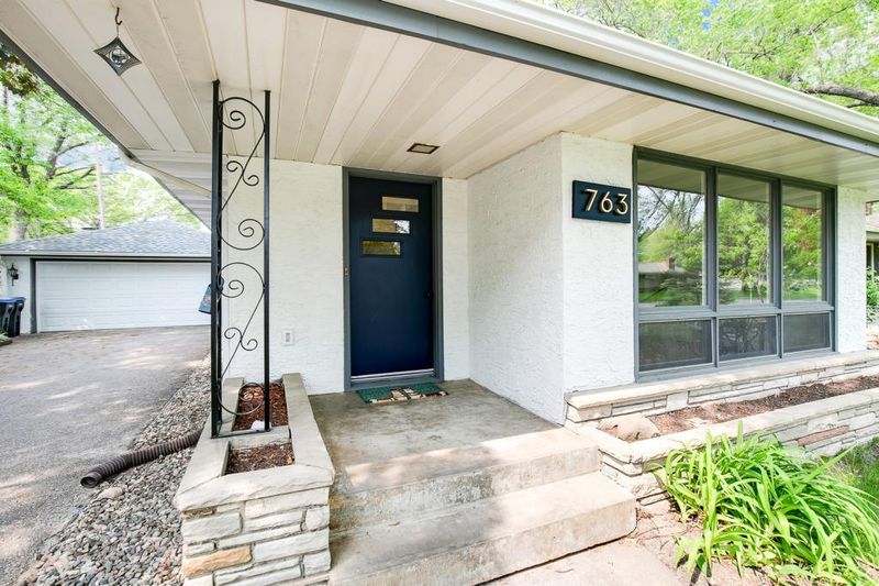 763 Grandview Ave W, Roseville, MN 55113