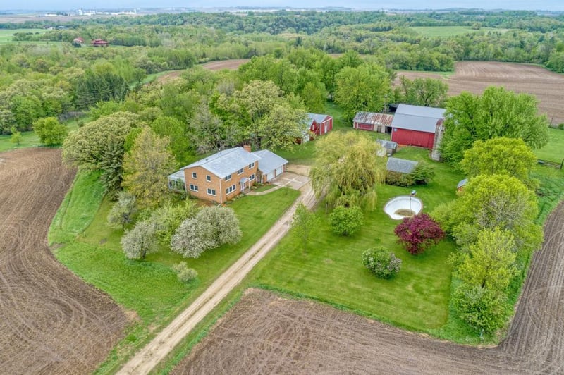 14045 272nd St E, Cannon Falls, MN 55009