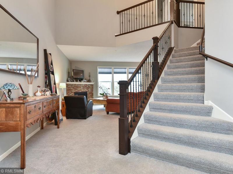 1233 Vernon Dr, Carver, MN 55315