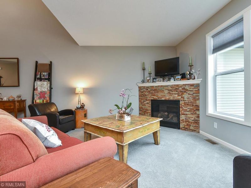 1233 Vernon Dr, Carver, MN 55315