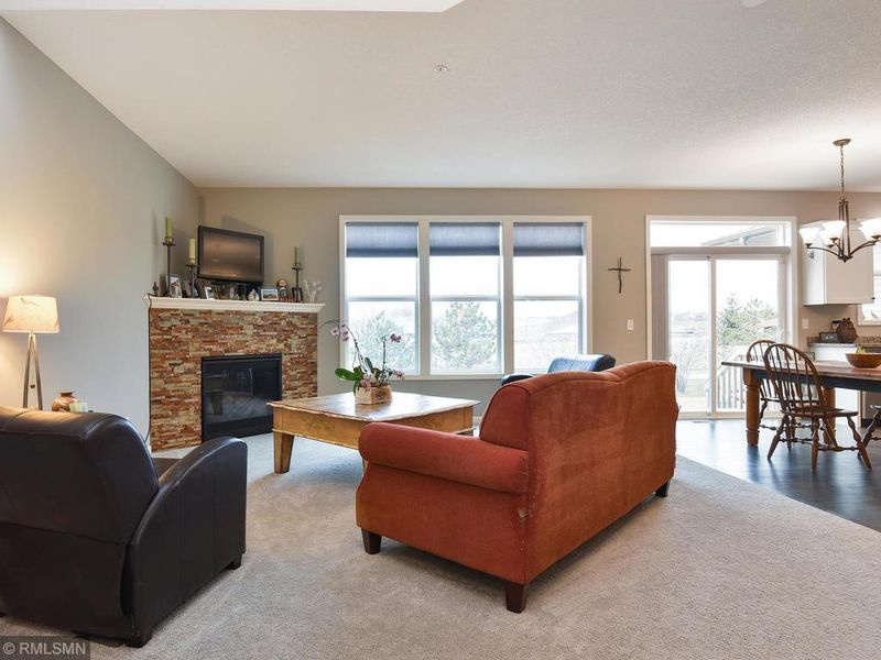 1233 Vernon Dr, Carver, MN 55315