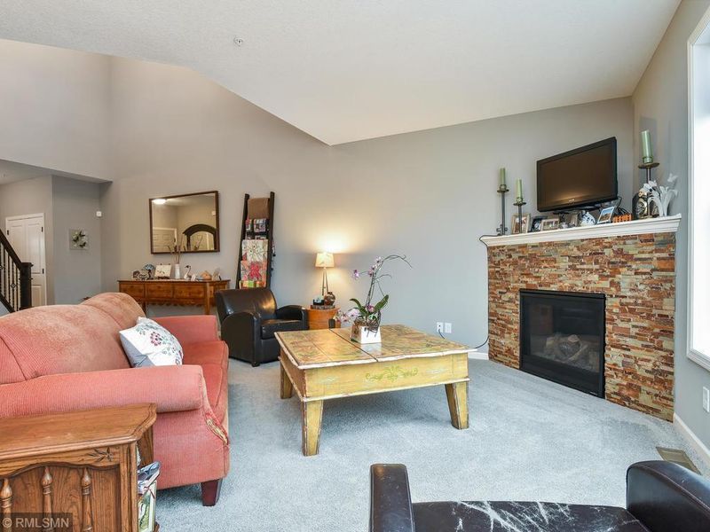 1233 Vernon Dr, Carver, MN 55315