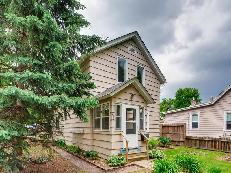 302 Goodhue St, Saint Paul, MN 55102