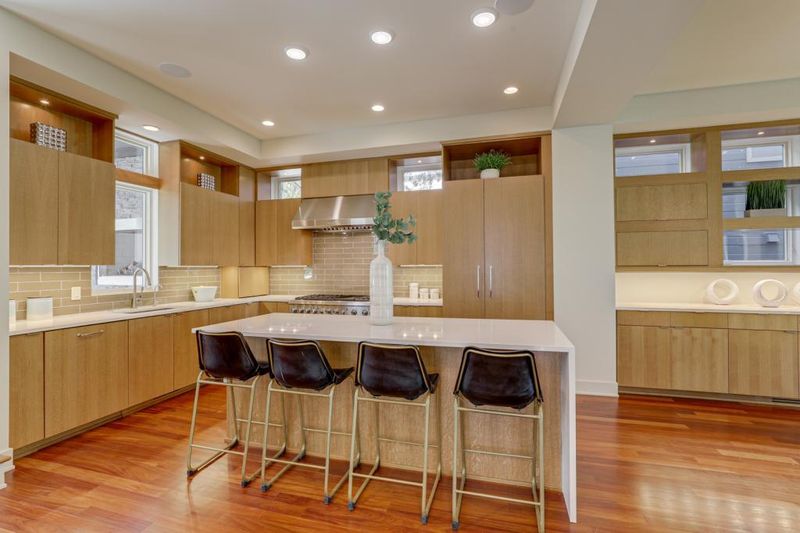 3748 W Calhoun Pw, Minneapolis, MN 55410