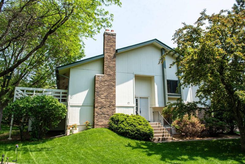 6812 Buckingham Ct, Woodbury, MN 55125