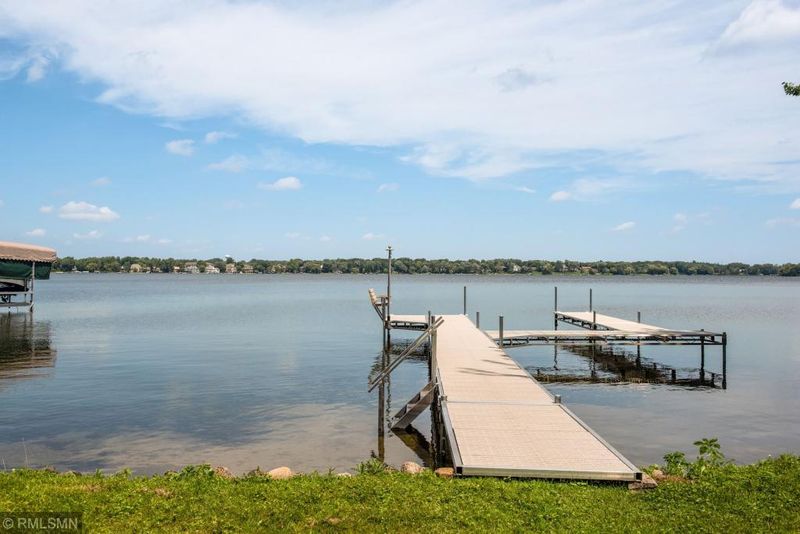 3609 Red Cedar Point Rd, Excelsior, MN 55331
