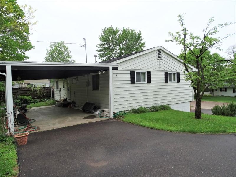 911 Auth St, Durand, WI 54736