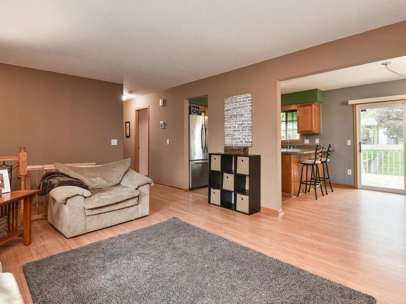 8827 N Brook Cir N, Brooklyn Park, MN 55428