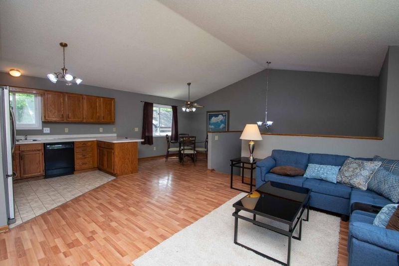 668 California Ave E, Saint Paul, MN 55106
