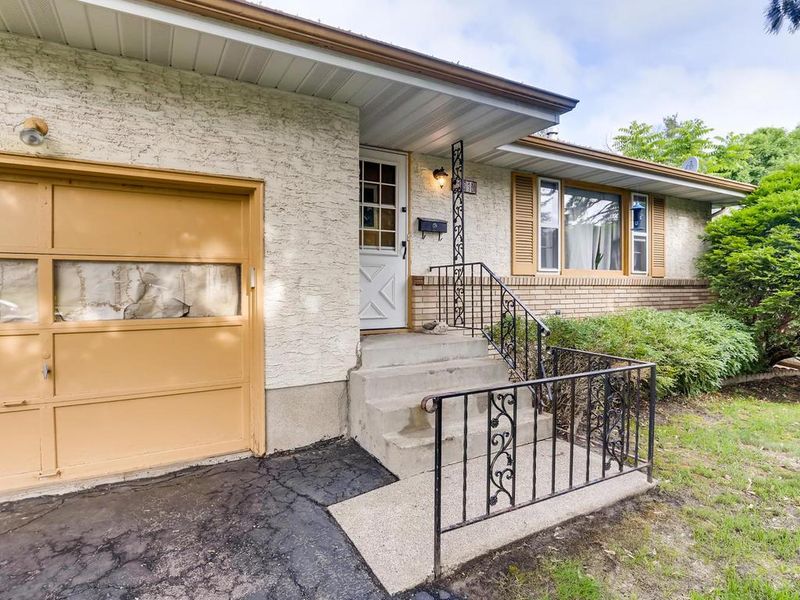 1517 Winchell St, Saint Paul, MN 55106