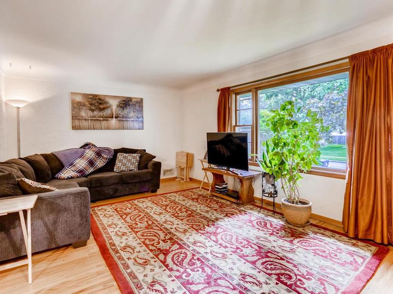 1517 Winchell St, Saint Paul, MN 55106