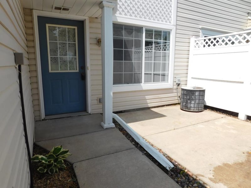 2033 Southcross Dr W #406, Burnsville, MN 55306