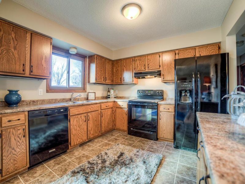 624 Northgate Dr, Winsted, MN 55395