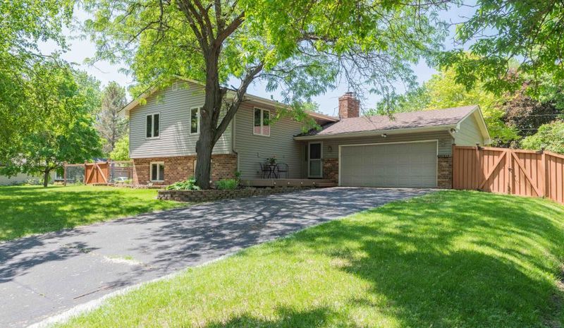 9001 Annapolis Ln N, Maple Grove, MN 55369