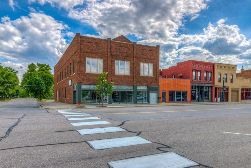 139 E Main St, Belle Plaine, MN 56011