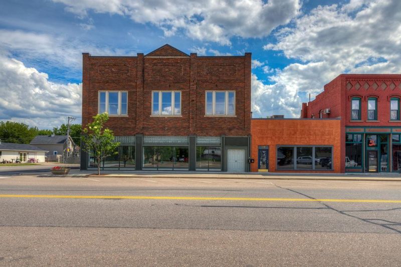 139 E Main St, Belle Plaine, MN 56011