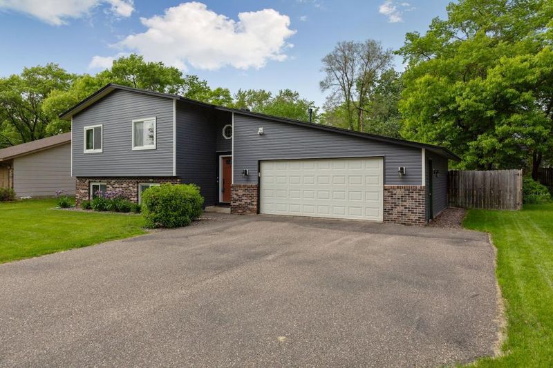 93 103rd Ave NE, Blaine, MN 55434