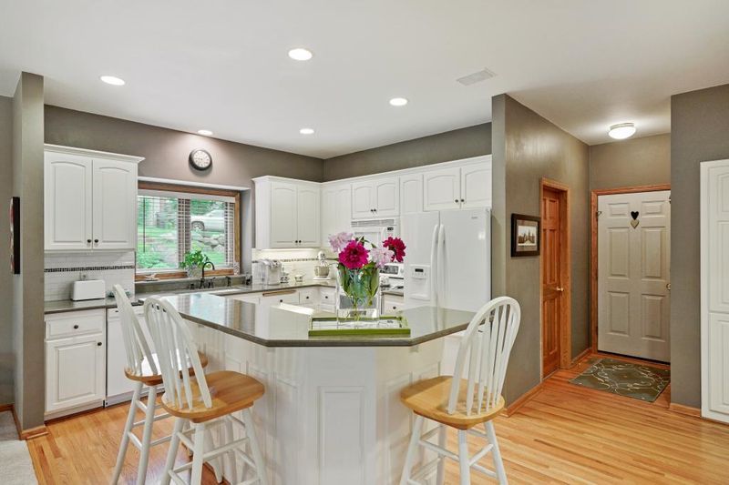 4894 Royale Trl, Eagan, MN 55122