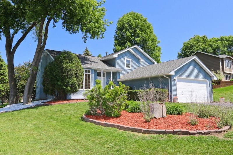 2299 Boxwood Ave E, Maplewood, MN 55119