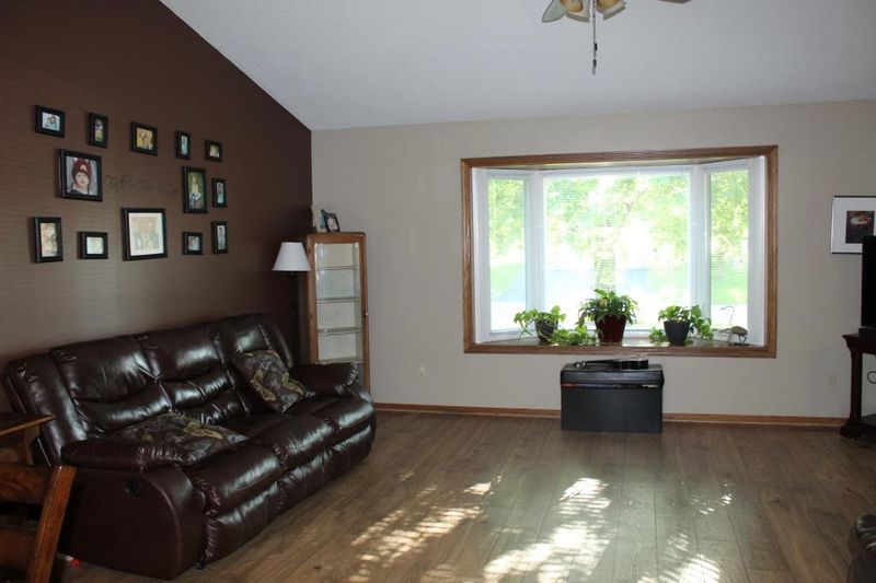 202 Meadowlark Rd SE, Saint Michael, MN 55376