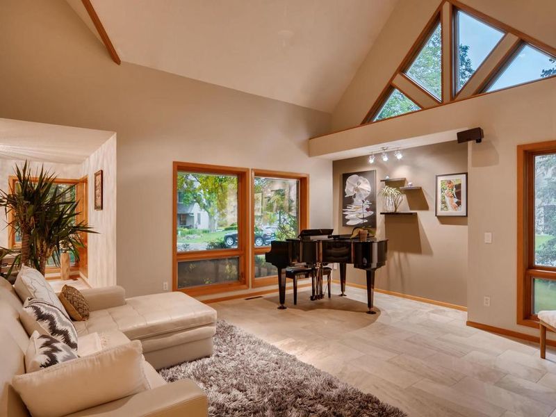 3780 Briarwood Ln, Eagan, MN 55123
