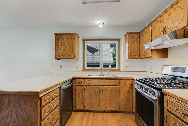 1257 Swift Cir, Shakopee, MN 55379