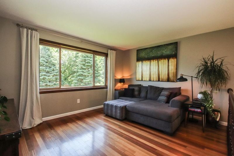 7188 Sunrise Dr, Lino Lakes, MN 55014