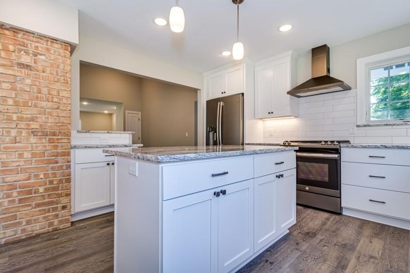 8355 Duluth St, Golden Valley, MN 55427