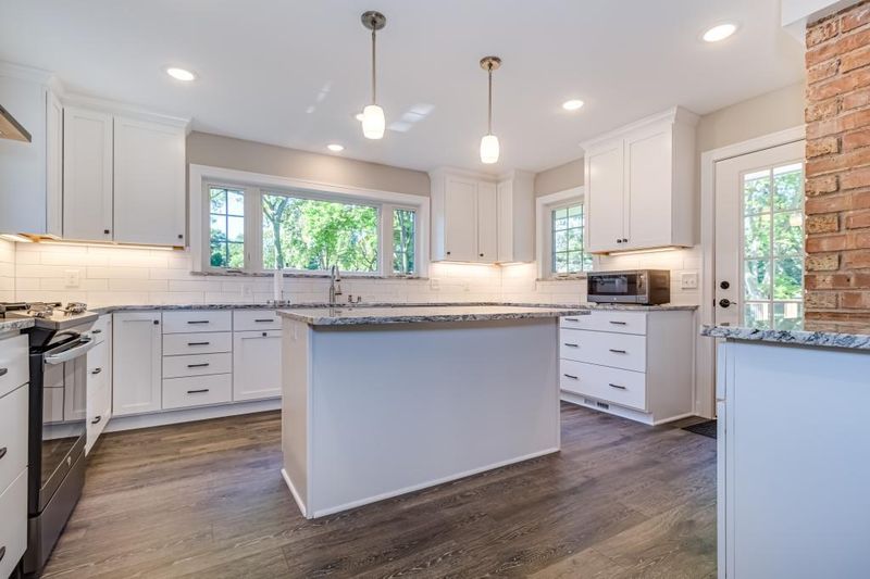 8355 Duluth St, Golden Valley, MN 55427