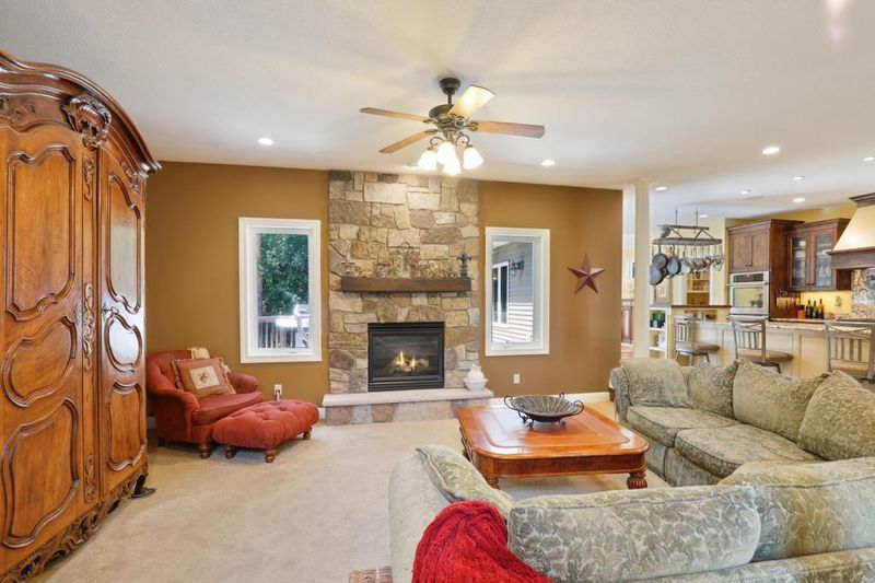 3905 Pine Ln, Saint Bonifacius, MN 55375