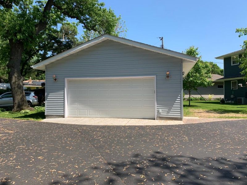 3032 Hillview Rd, Mounds View, MN 55112