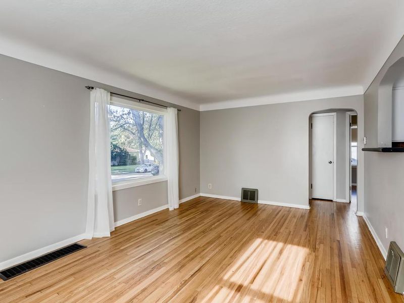 1867 Iowa Ave E, Saint Paul, MN 55119