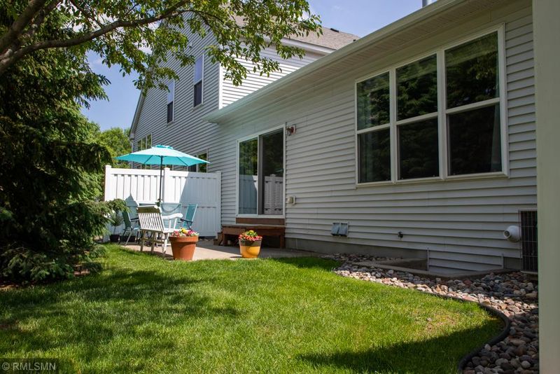 7097 Arthur Dr, Woodbury, MN 55125