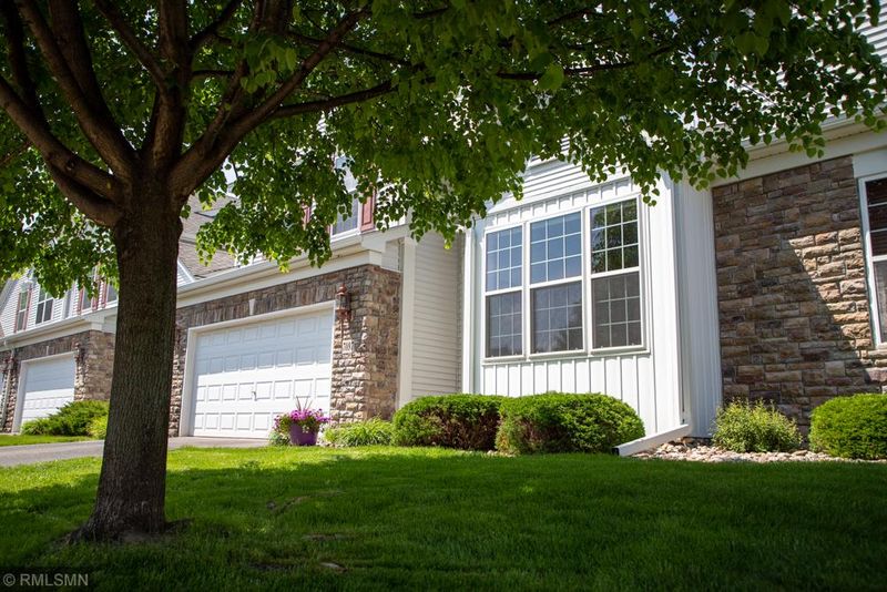 7097 Arthur Dr, Woodbury, MN 55125