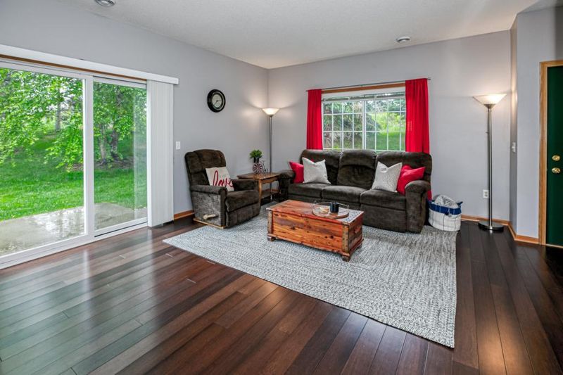 8022 Stratford Cir S, Shakopee, MN 55379