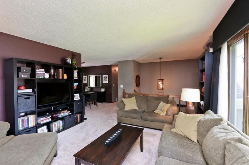 9633 Morris Cir, Bloomington, MN 55437