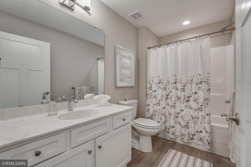 2721 Ridgeview Dr, Red Wing, MN 55066