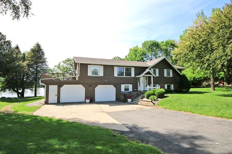 810 Lakewood Dr SW, Hutchinson, MN 55350