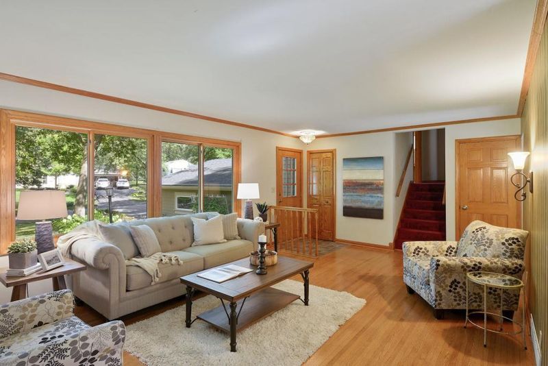 3534 Woody Ln, Minnetonka, MN 55305