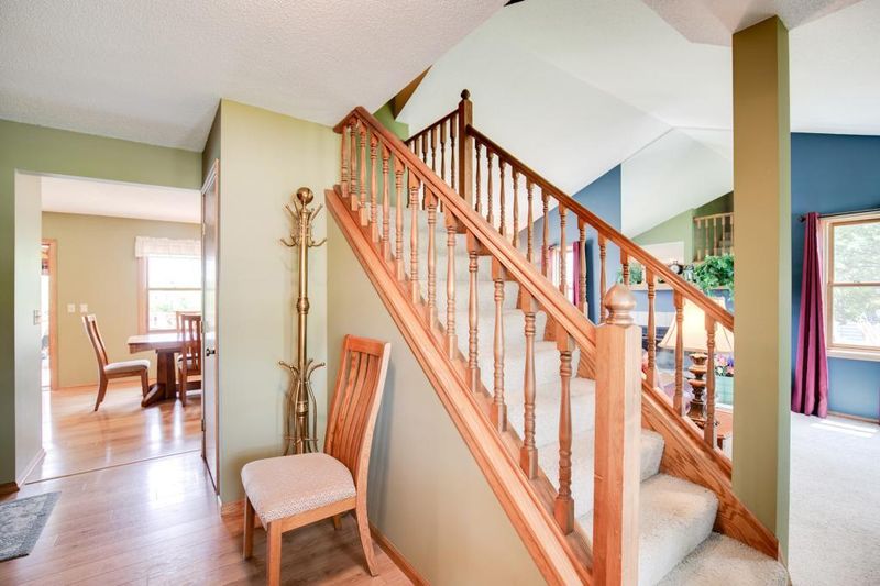 2565 Hilo Ave N, Oakdale, MN 55128