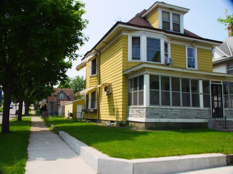 682 Aurora Ave, Saint Paul, MN 55104
