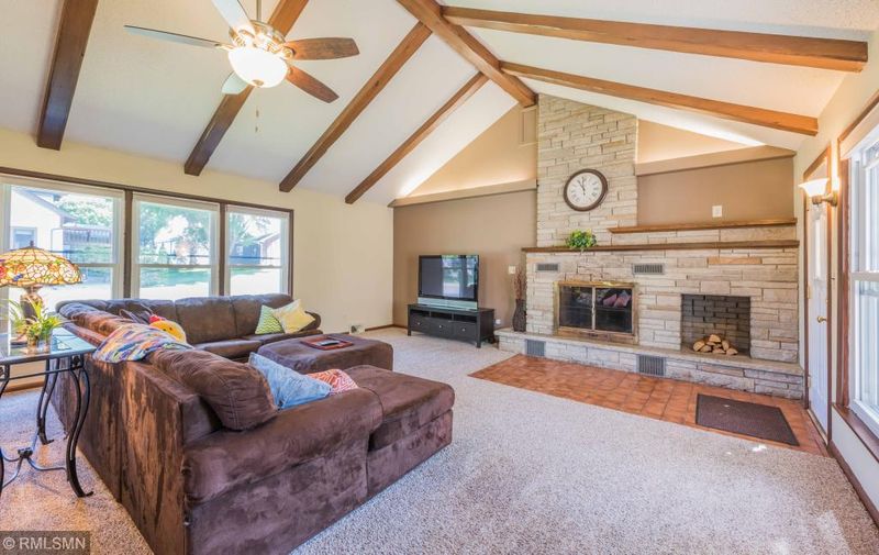4055 6th St NE, Columbia Heights, MN 55421