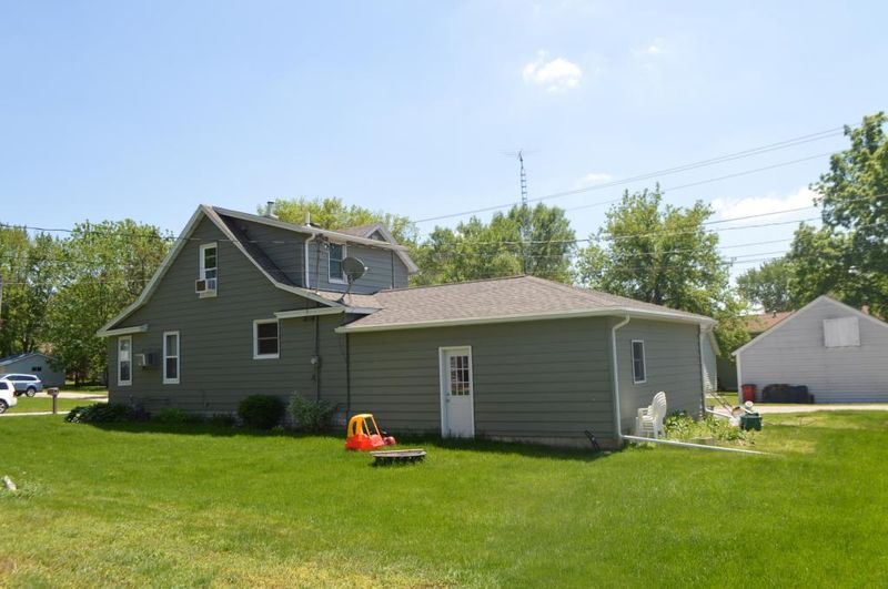 120 6th St SW, Plainview, MN 55964