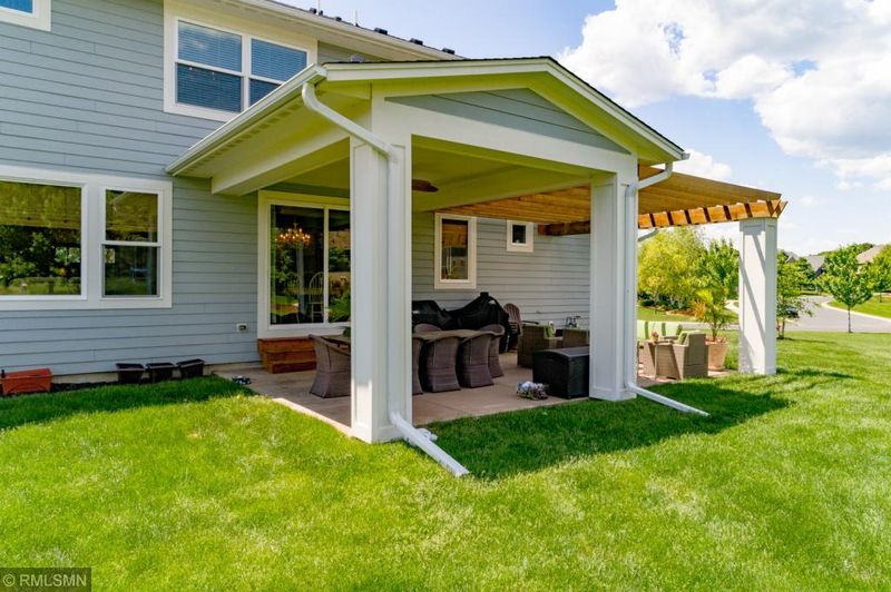2917 Fairway Dr, Chaska, MN 55318