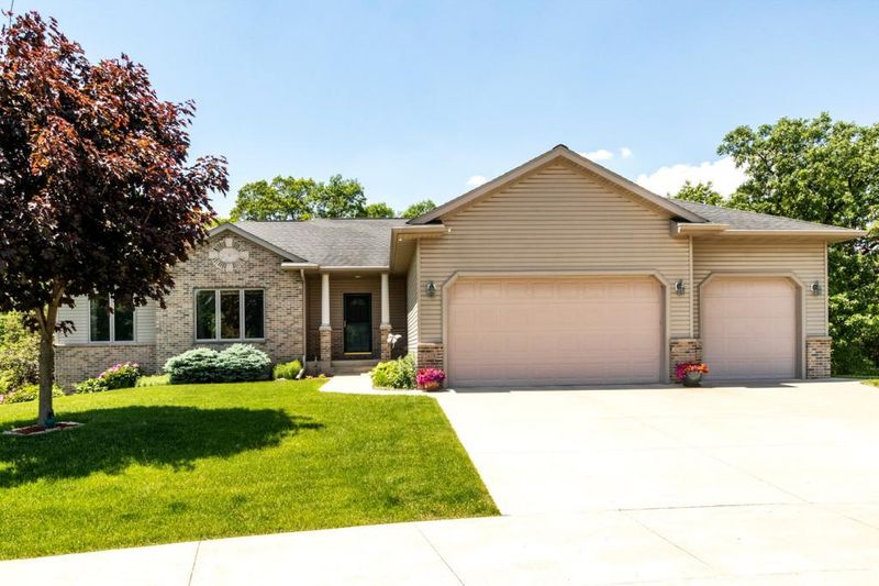 2418 Sand Trap Ln SE, Rochester, MN 55904
