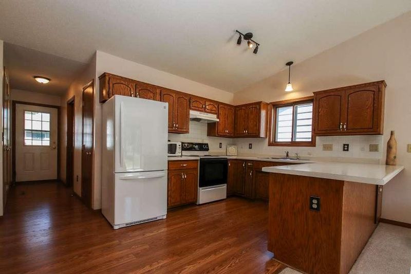 716 Auburn Pl NW, Elk River, MN 55330